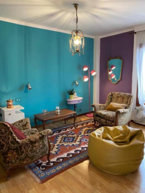 SpazioViola appartamento intimo boho style uno spazio magico per l'energia che si respira in un palazzo della vecchia Bologna Qui nulla è perfetto ma tutto racconta